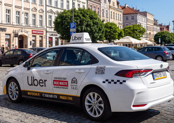 Toyota Corolla Master Taxi od tyłu - oklejenie z kodem rabatowym